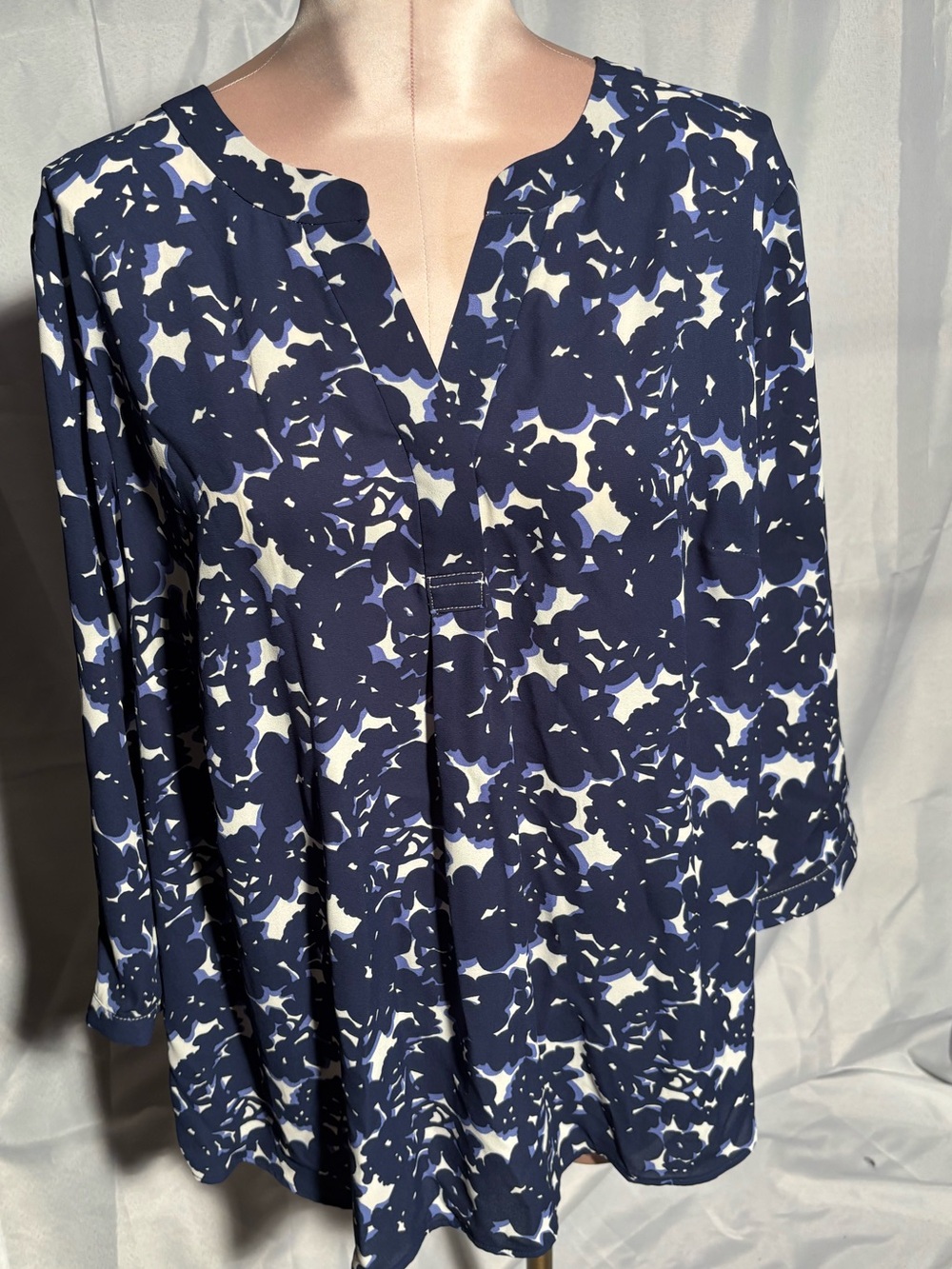 Talbots Women's Navy and White Floral Split-Neck Top